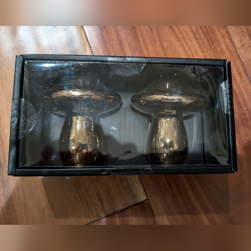 Cellini Set 2 Mushroom Salt + Pepper Shakers New in Box ❤️